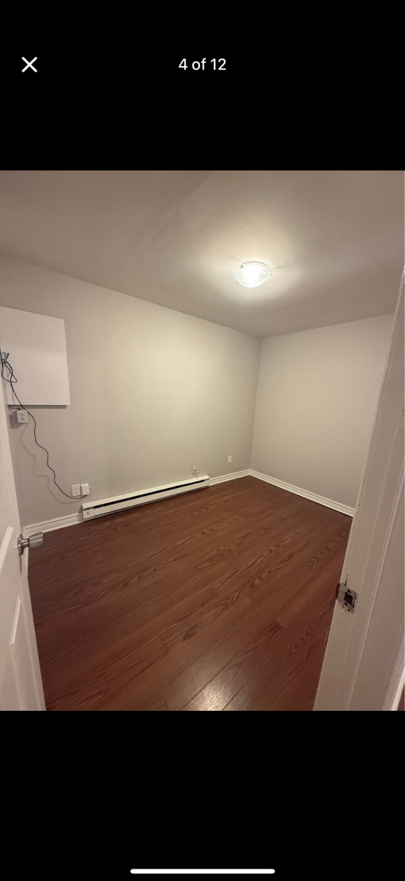 Bright 2BR in Strathcona near Locke St & Bayfront